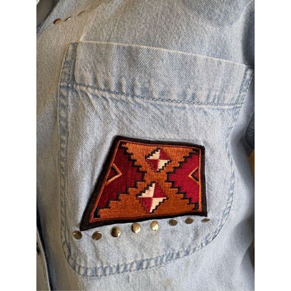 Tia Medium vintage 90s button up denim women’s shirt southwestern decal motif Ar - Picture 8 of 9